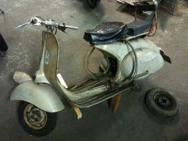Har du en gammal Vespa och vill ha hjälp...hör av dig till ...
